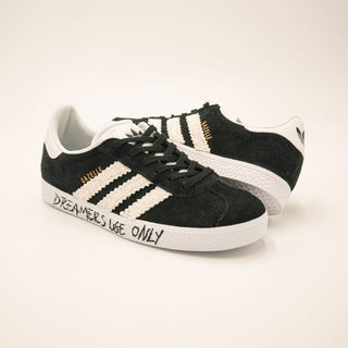 Gazelle b/w Dreamers